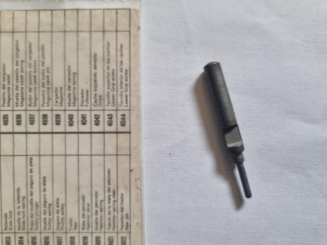 Se vende aguja percutora de Pistola ASTRA FALCON nueva, precio 15 euros más portes. Tlf.607609326. 00