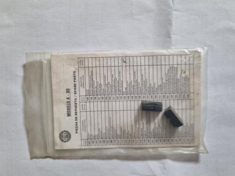 Se vende dos alzas de Pistola ASTRA A-80 nuevas, precio 10 euros cada una más portes. Tlf.607609326. 01