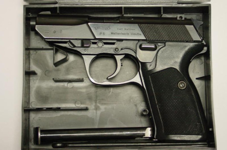 Buenas
Pongo a la venta mi  Walther P5 , del  calibre 9 mm Pb , con  4 cargadores, manual y caja original 01