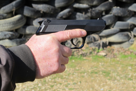 Buenas
Pongo a la venta mi  Walther P5 , del  calibre 9 mm Pb , con  4 cargadores, manual y caja original 00