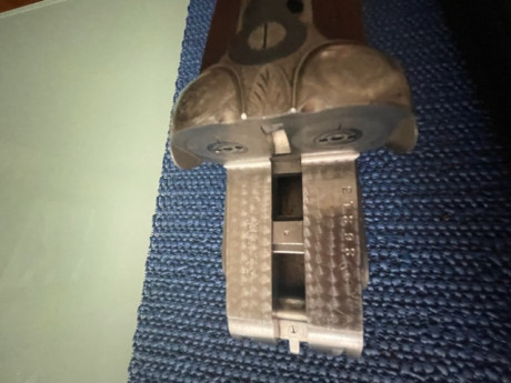 Por dejar la menor vendo mi escopeta Union Armera Mod 216 calibre 12/70, cañones de 71cm de 3* y 1*. Culata 00