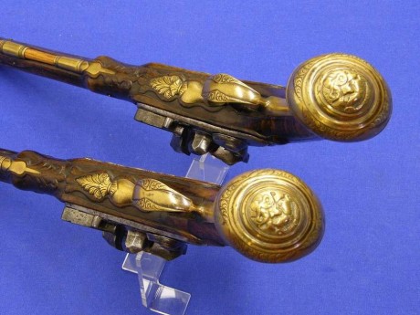 Voy a colocar unas fotos de un arma larga alemana de llave de mecha del siglo XVI. 151