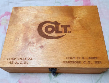 Hola a todos. Vendo esta caja para Colt 1911 o clones. Pido sesenta y cinco ( 65 ) euros más portes. Gracias, 01