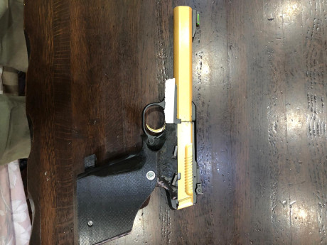 Un compañero me pide que ponga ala venta está pistola
Con cachas anatomicas y todo recién cambiado en 02