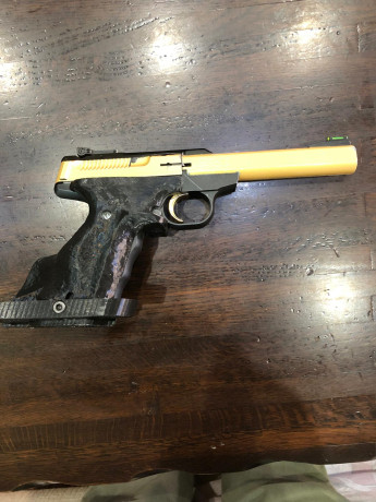 Un compañero me pide que ponga ala venta está pistola
Con cachas anatomicas y todo recién cambiado en 00