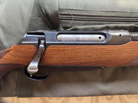 Por jubilación vendo este rifle de cerrojo Sauer 202 calibre 300WM. 
Precio del conjunto 1.500€.
Contacto 01