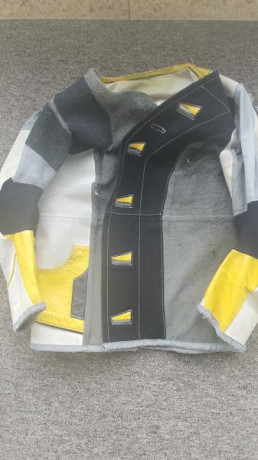 Vendo chaqueta de tiro Kurt Thune usada.

Marca: Kurt Thune original
Valida para Tendido, pie y rodilla
Ha 70