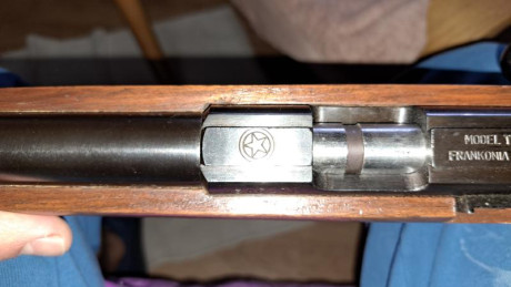 Carabina Frankonia en calibre 22 lr
Ha disasparado poquisimo.no creo que llegue a 100 cartuchos.
La madera 00
