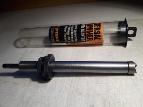 Vendo adaptador para acoplar un taladro o destornillador eléctrico al recortador de vainas Lyman.
Referencia 02