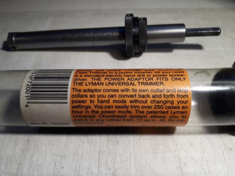 Vendo adaptador para acoplar un taladro o destornillador eléctrico al recortador de vainas Lyman.
Referencia 00