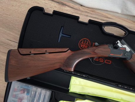 Calibre 12/76, ideal para tiro deportivo (skeet, trap, compak).
Acero de alta calidad con tecnología Steelium 02