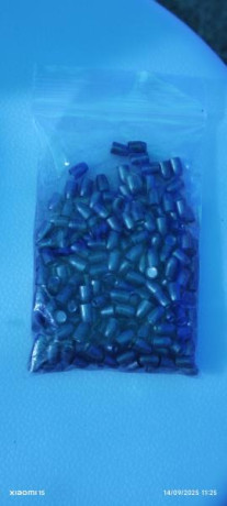 Vendo slug. Creo que son 18-20 cajas cuando lo sepa de seguro lo confirmo. Vienen en bolsitas de 250 unidades. 01