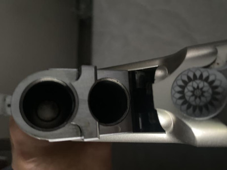 Hola vendo superpuesta del calibre 20 , cañón de 71 cm.
no expulsora, casi nueva
 Banda ventilada de 7mm.

- 02