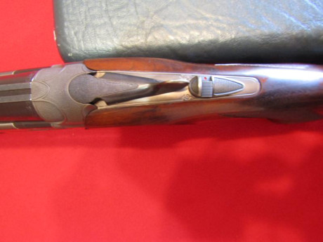 Hola. Vendo Beretta 682 Gold de 71 cm de cañón con cinco polichokes y culata regulable en excelente estado.

Es 10