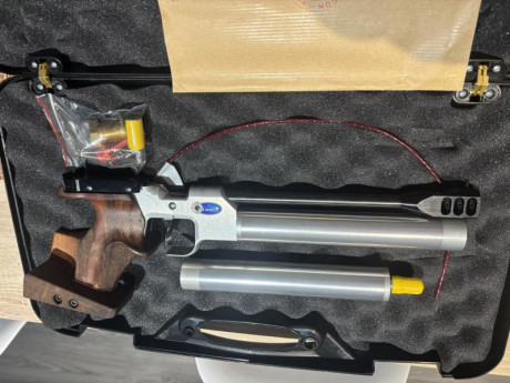 Me quito mi pistola de aire, como todas mis armas, prácticamente sin uso y por supuesto, completamente 02