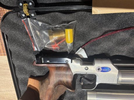 Me quito mi pistola de aire, como todas mis armas, prácticamente sin uso y por supuesto, completamente 00