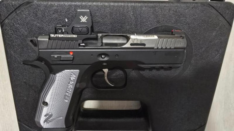 Por no usar, vendo esta pistola CZ Shadow 2 Compact, con poquísimos disparos, lleva aún la pegatina blanca 02
