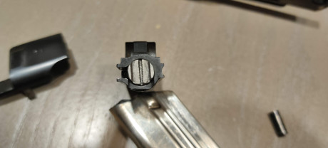 Vuelvo a poner a la venta mi Luger de artillería de 1917,  sobre el arma:

El arma funciona perfectamente 20