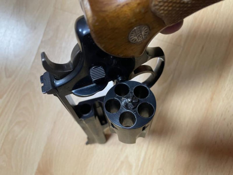 Buenas tardes.
Por exceso de armas, pongo a la venta un revolver Astra, modelo Cadix, calibre 38 de 4 01