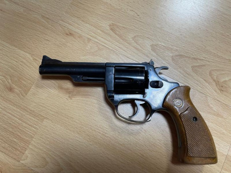 Buenas tardes.
Por exceso de armas, pongo a la venta un revolver Astra, modelo Cadix, calibre 38 de 4 00