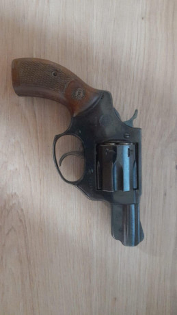 Que tal, un conocido vende un revolver Astra, modelo 680, el revolver se encuentra en Madrid y pide 100€ 02