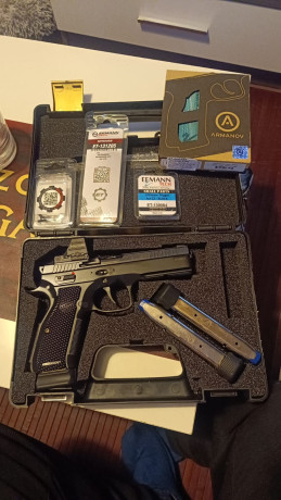 Se vende está preciosa CZ shadow 2 OR...comprada  en marzo de este año....está totalmente intacta..ni 00