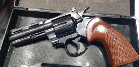 Las armas son de un señor que se jubila del club ,  están guiadas en F  y en Madrid,  como es lógico solo 02