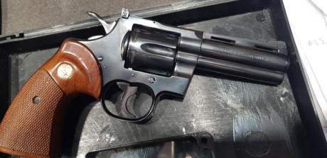 Las armas son de un señor que se jubila del club ,  están guiadas en F  y en Madrid,  como es lógico solo 01