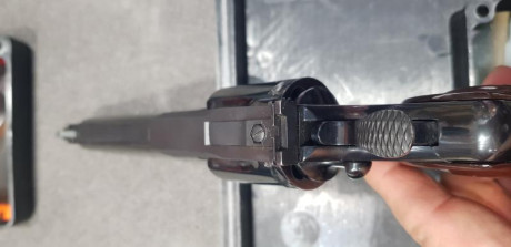 Las armas son de un señor que se jubila del club ,  están guiadas en F  y en Madrid,  como es lógico solo 00