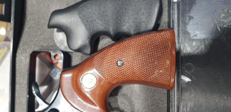 Las armas son de un señor que se jubila del club ,  están guiadas en F  y en Madrid,  como es lógico solo 11