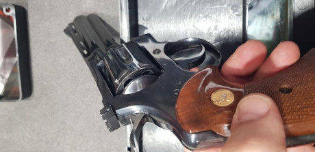 Las armas son de un señor que se jubila del club ,  están guiadas en F  y en Madrid,  como es lógico solo 10