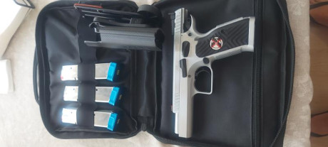 Se vende tamfoglio stock 2 con los siguientes extras
Tapetas cargadores cambiadas (3)
Cachas cambiadas
Punto 02