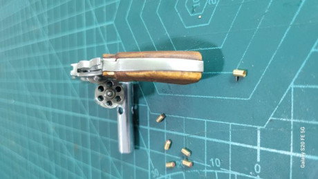 Hola a todos, aquí os muestro mi mini colección de armas cortas, pistolas y revólveres, el modelo que 51