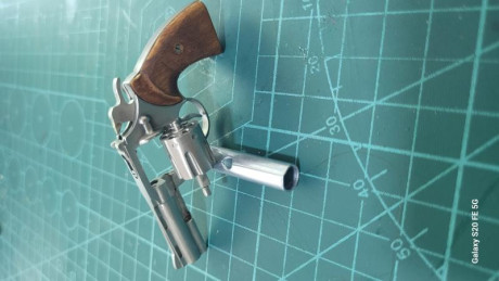 Hola a todos, aquí os muestro mi mini colección de armas cortas, pistolas y revólveres, el modelo que 50