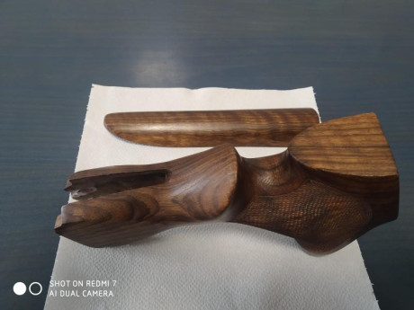 Vendo puño y lomo para browning  525, ultra... Es de zurdo y para culata goodshoot. Muy buen estado. 250€. 01