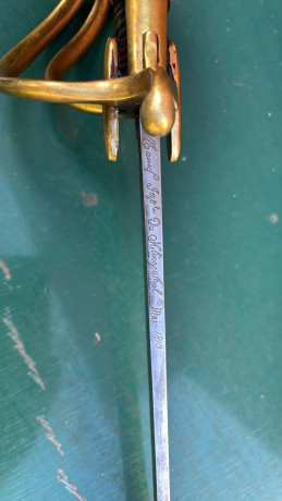 Hola a todos:
A ver si podéis decirme algo sobre este sable. No tengo demasiada idea del tema, ¿pero podría 11