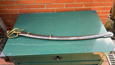 Hola a todos:
A ver si podéis decirme algo sobre este sable. No tengo demasiada idea del tema, ¿pero podría 20