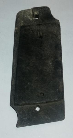 Cacha lateral izquierda de la pistola Astra 400 marcada UC (Unceta y Compañía). Se encuentra en buen estado. 00