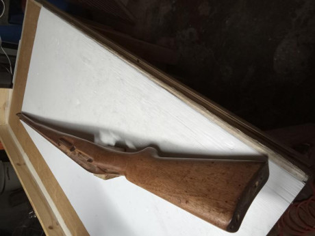 Buenas tardes, pongo en venta una culata de madera para rifle SMITH RUIN , modelo k31, está en Tarragona 00