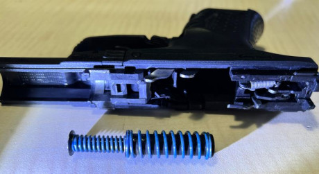 La P99 Compact tiene las mismas características avanzadas de la P99 de tamaño normal, pero con un tamaño 30