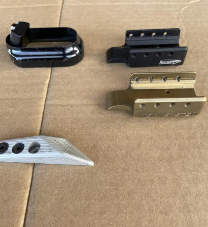 contrapeso glock (bronce) 120 grms 50€
contrapeso (negro) glock  40 grms 40€
freno pulgar 40 € 
magwell 01