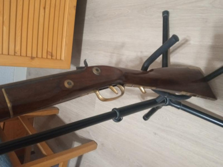 Hola compañeros, como pone en el enunciado vendo rifle de avancarga calibre 45 marca ARDESA modelo Kentucky 10