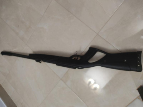 Vendo carabina del 4'5 Gamo CFR culata polímero negro ,la carabina está en Córdoba la dejo en 140 e. 02