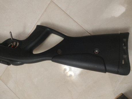 Vendo carabina del 4'5 Gamo CFR culata polímero negro ,la carabina está en Córdoba la dejo en 140 e. 01