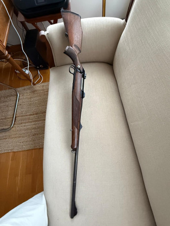 Un amigo vende tu rifle Sauer 202 en calibre 7mm Remington Magnum con bases apel incluidas.

El rifle 02