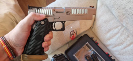 Estado totalmente nueva, no la he usado nunca (solo los disparos de prueba que realizo la armería), es 02