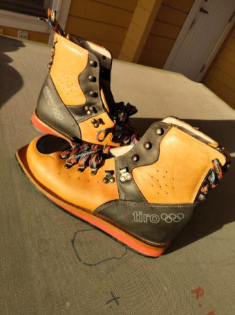 Se venden botas para el tiro de 3 posiciones de carabina y fusil, de la marca Mágnum, talla 42, SIN estrenar, 11