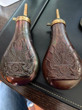 Vendo 2 polvoreras revolver avancarga.


20 euros cada una. 00