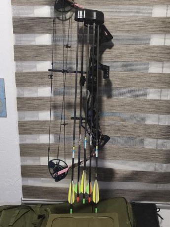 Se vende arco de poleas para caza muy manejable
Usado tres veces contra una diana
Zona Barcelona Gerona 02