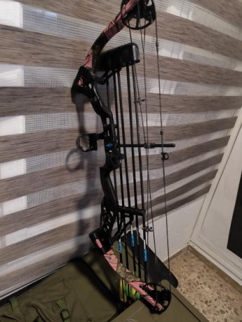 Se vende arco de poleas para caza muy manejable
Usado tres veces contra una diana
Zona Barcelona Gerona 00